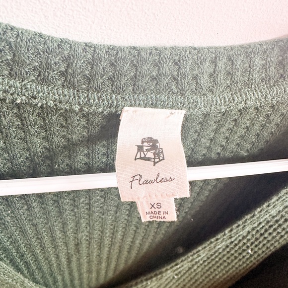 Flawless oversized top. - Picture 3 of 3